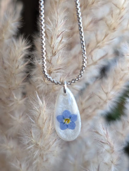 Single flower teardrop forget-me-not, long antique silver chain