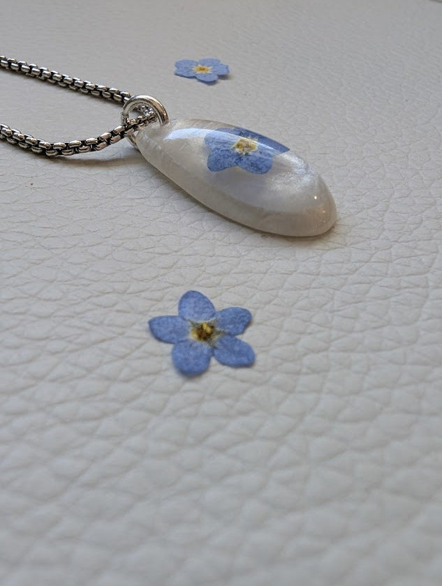 Single flower teardrop forget-me-not, long antique silver chain