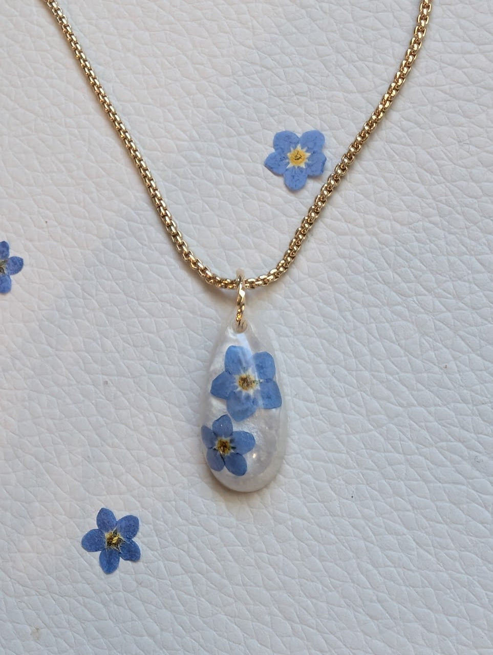 Double flower teardrop forget-me-not, adjustable gold chain