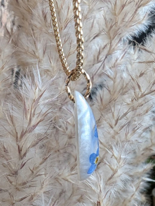 Double flower teardrop forget-me-not, adjustable gold chain
